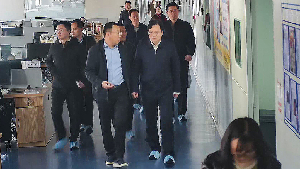 Leaders of Provincial Science and Technology Department and their entourage came to Huayi Microelectronics for research.